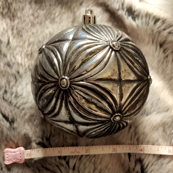 NEW Four Antiqued Christmas Ornaments - Picture 4 of 4